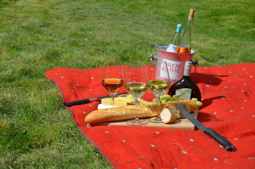 Un picnic perfect la plajă. Lucruri indispensabile